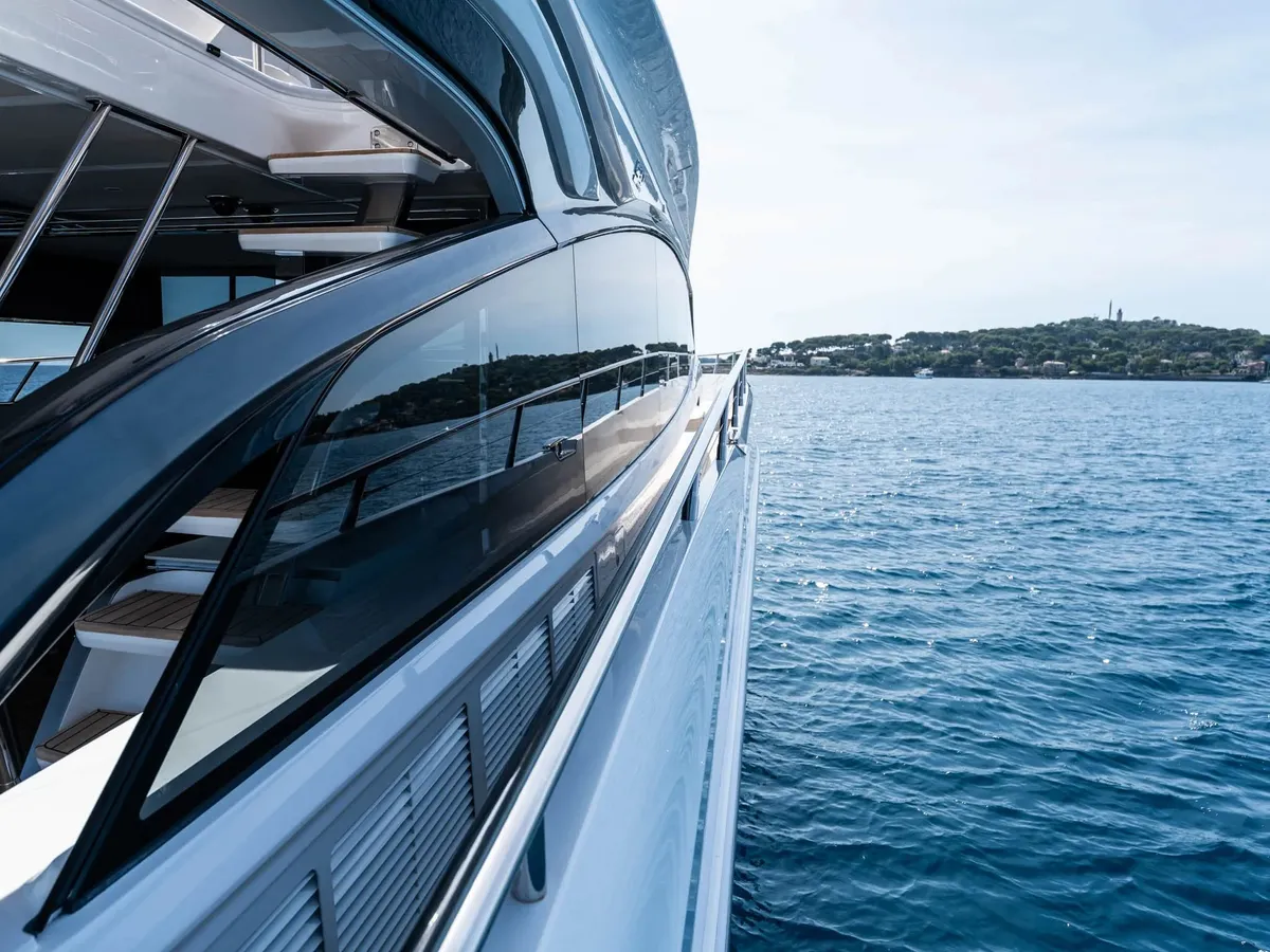 Princess S80 — Exterior photo 14
