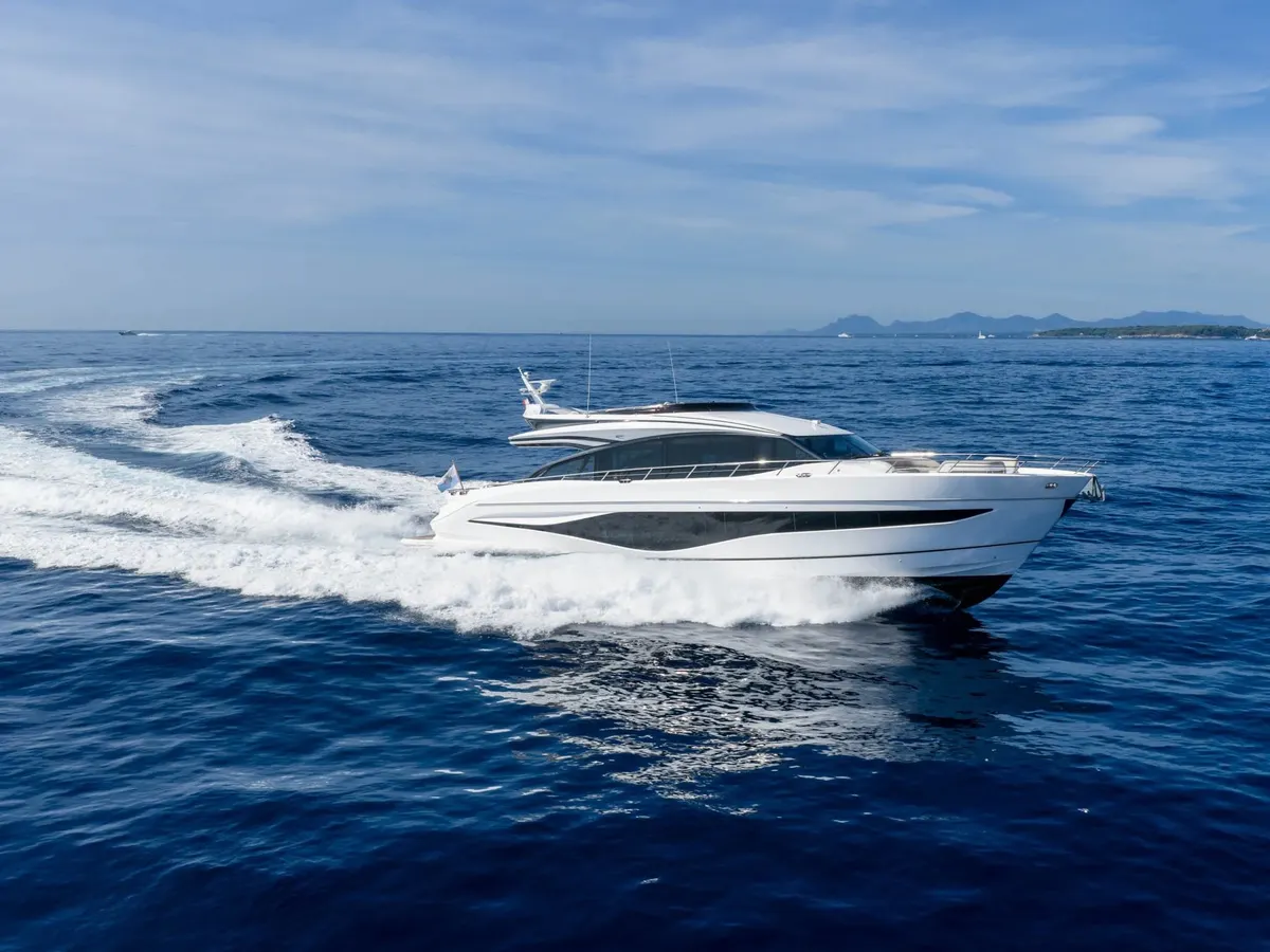 Princess S80 — Exterior photo 3