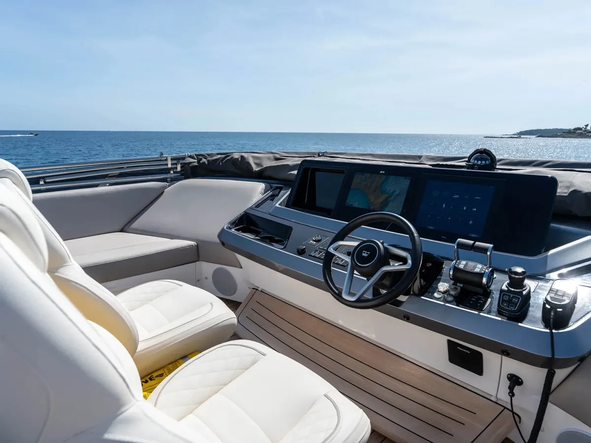 Princess S80 — Exterior photo 19