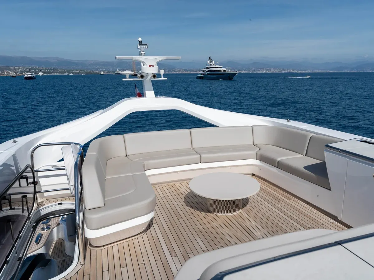 Princess S80 — Exterior photo 21