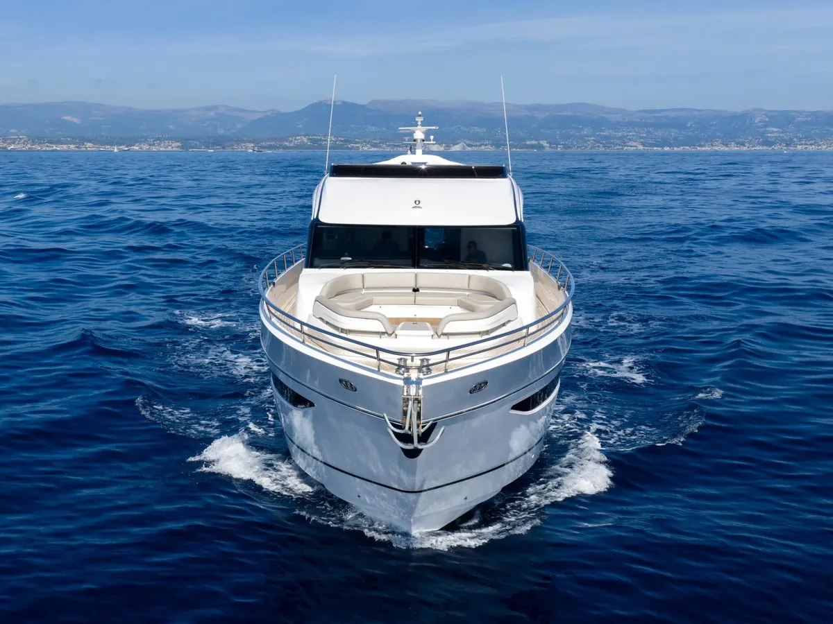Princess S80 — Exterior photo 4