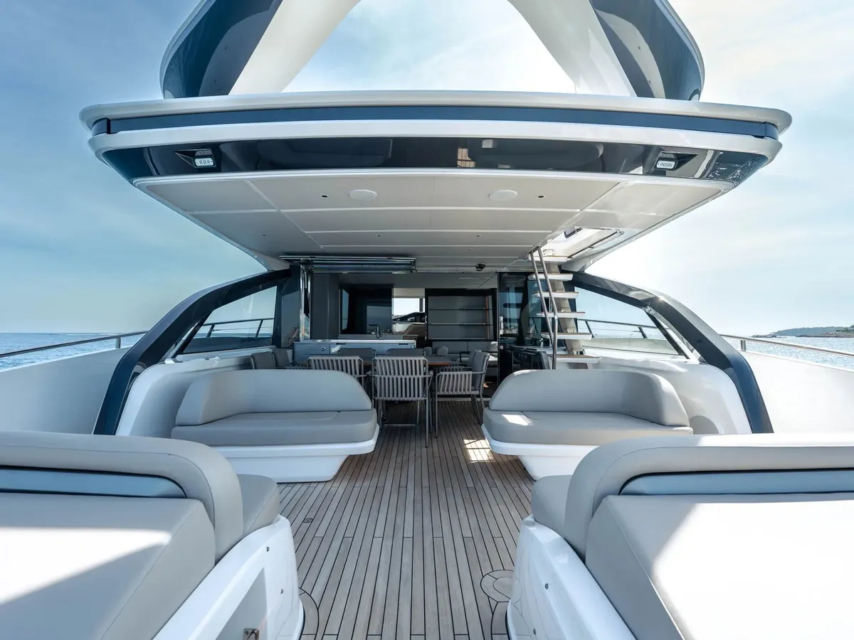 Princess S80 — Exterior photo 6