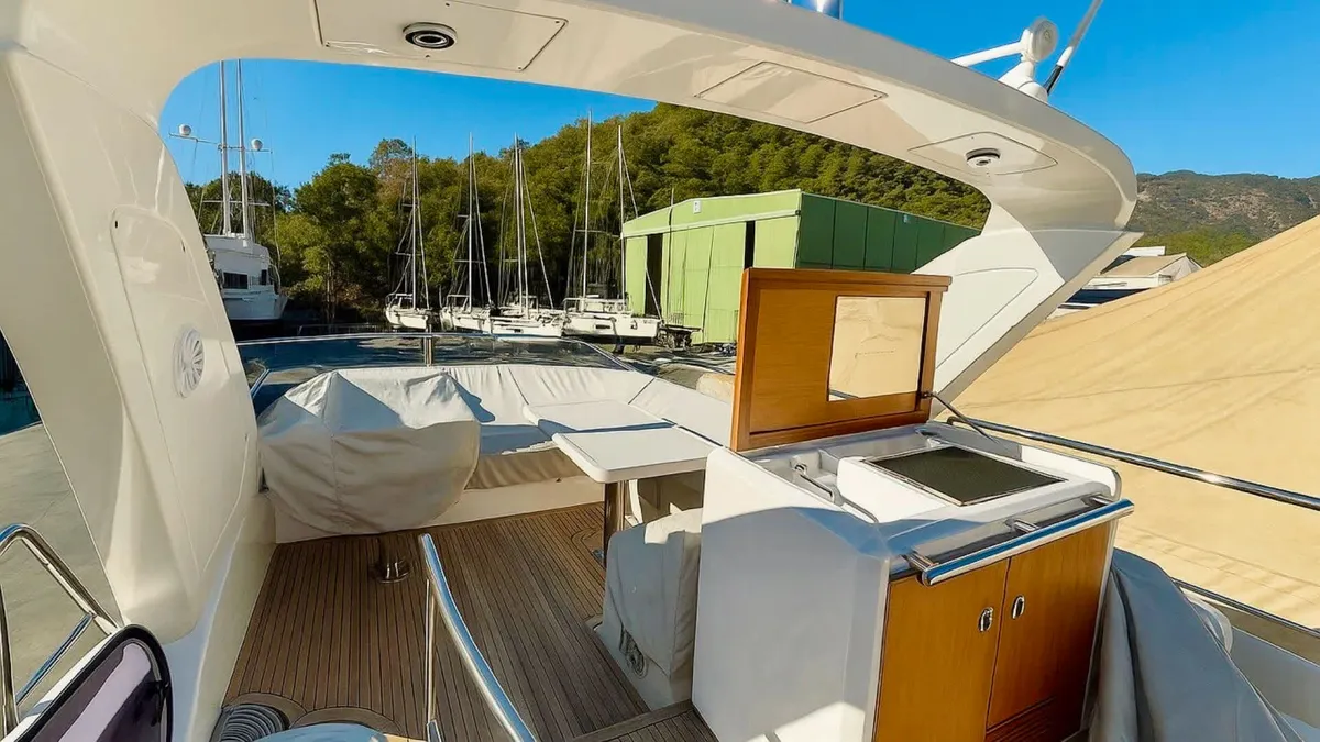 Azimut 50 — Exterior photo 10