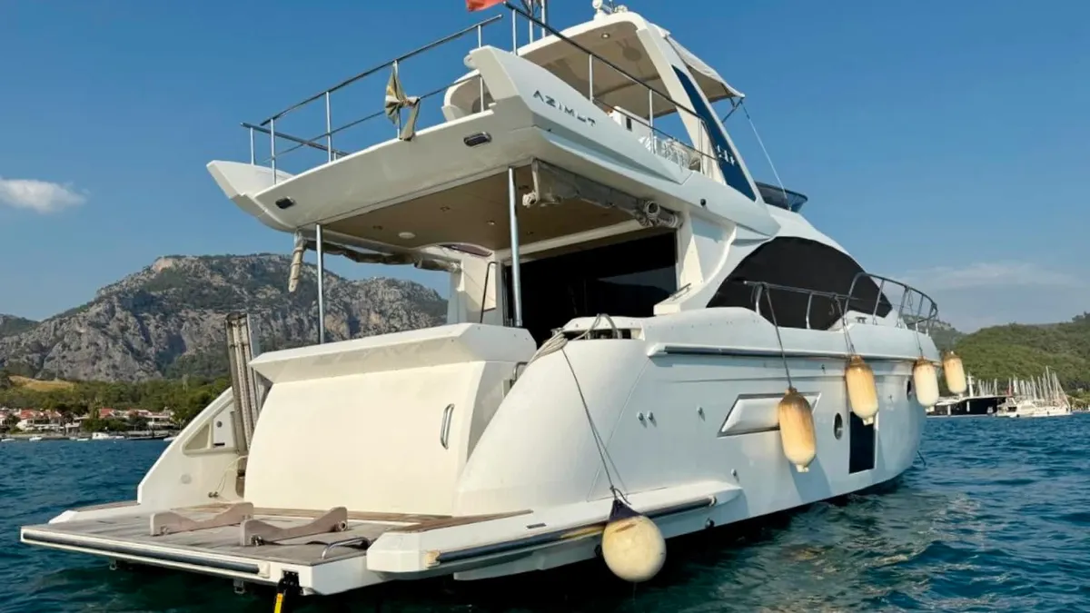 Azimut 50 — Exterior photo 2