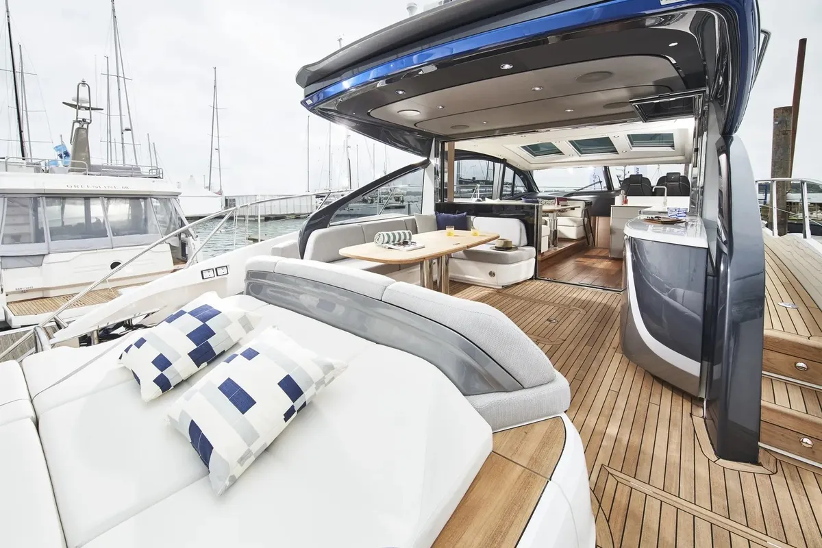 Princess V55 — Exterior photo 14