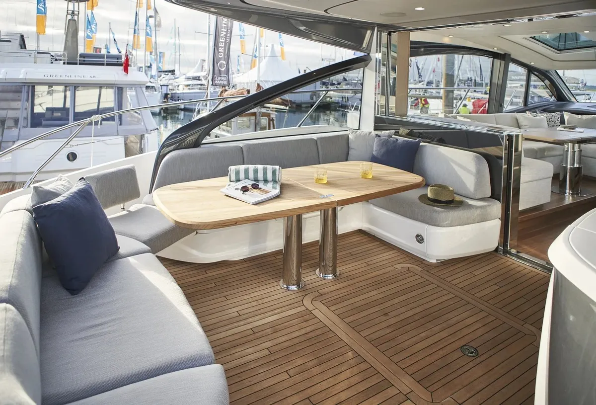Princess V55 — Exterior photo 15