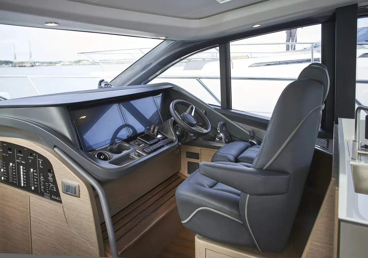 Princess V55 — Exterior photo 17