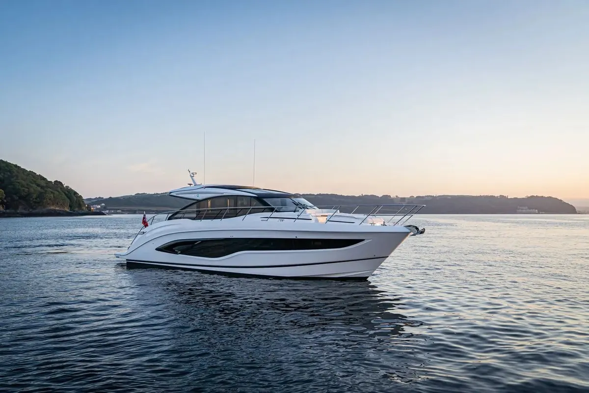Princess V55 — Exterior photo 2