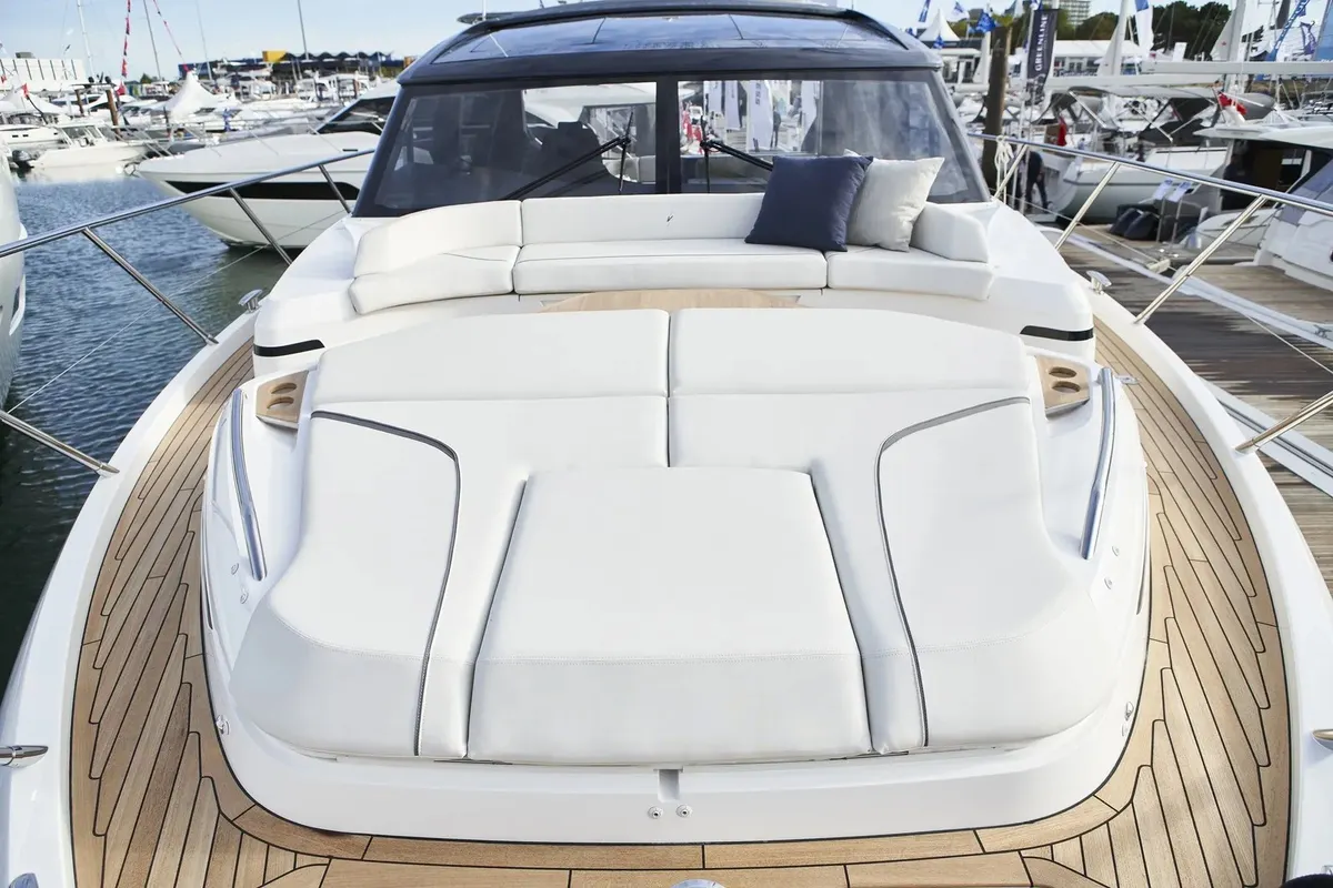 Princess V55 — Exterior photo 19