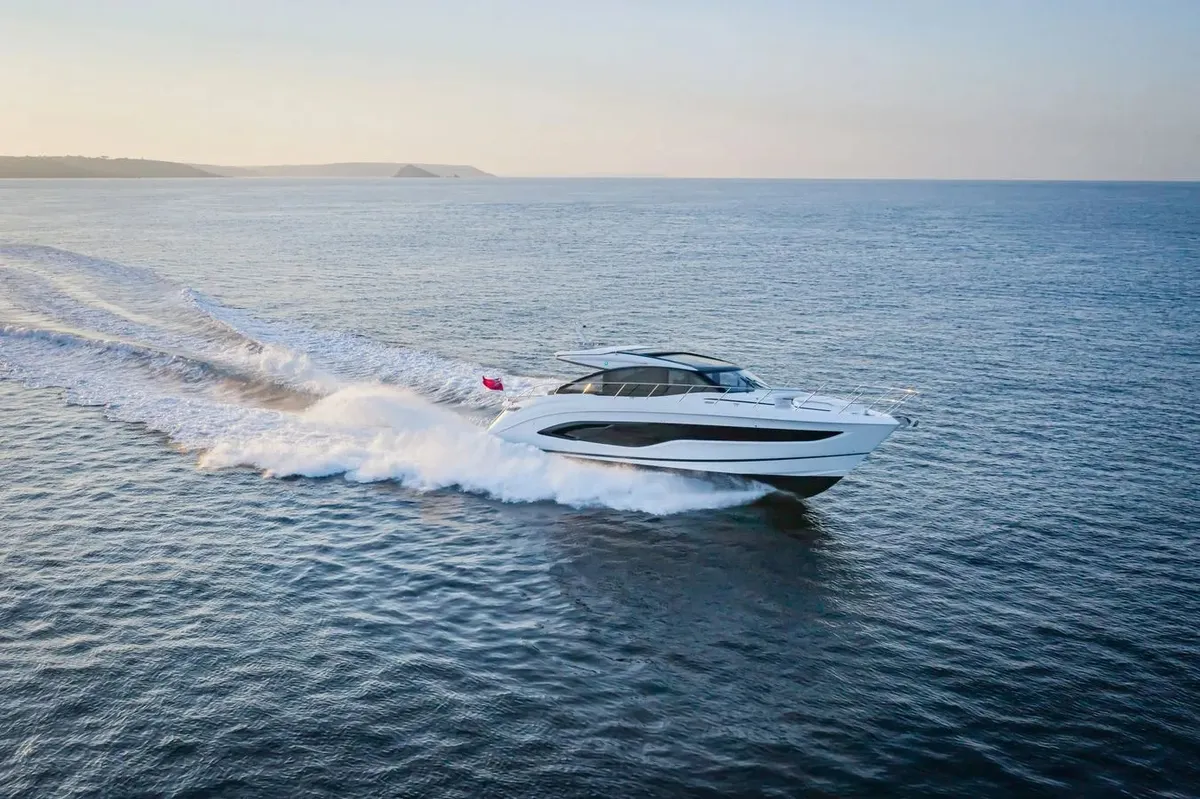 Princess V55 — Exterior photo 4