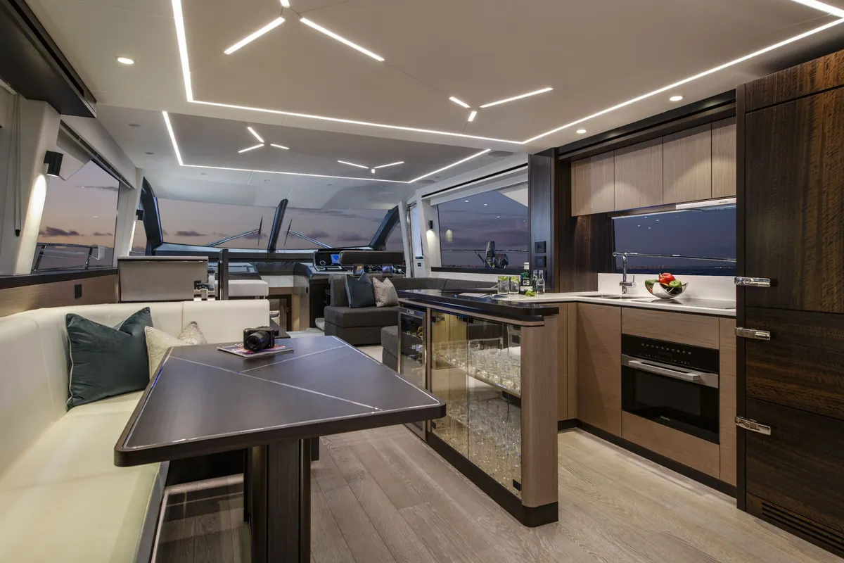 Manhattan 68 - Sunseeker — Interior photo 5