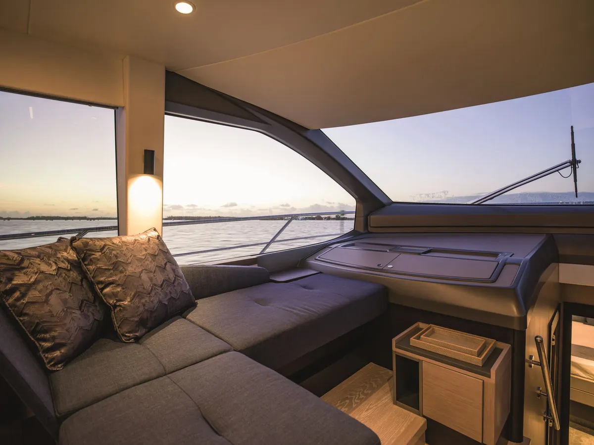Manhattan 68 - Sunseeker — Interior photo 2