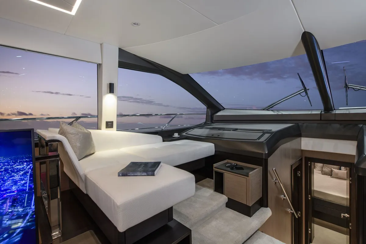 Manhattan 68 - Sunseeker — Interior photo 3