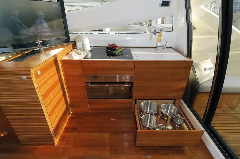 Salpa 50.5 — Interior photo 12