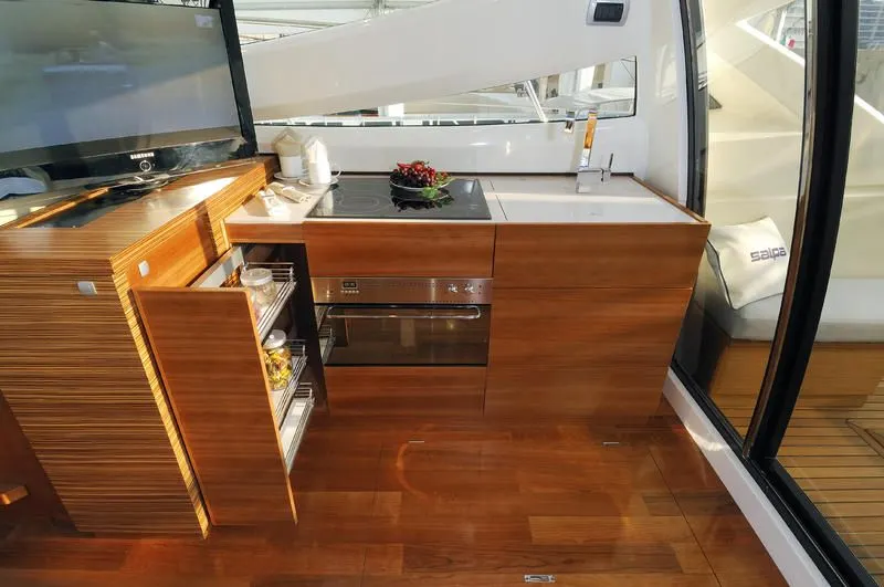 Salpa 50.5 — Interior photo 14