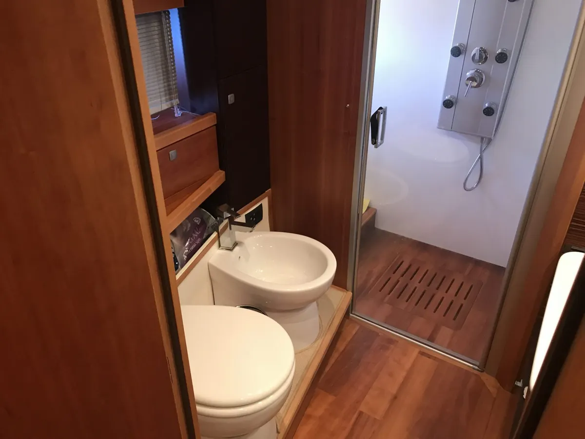 Salpa 50.5 — Interior photo 19