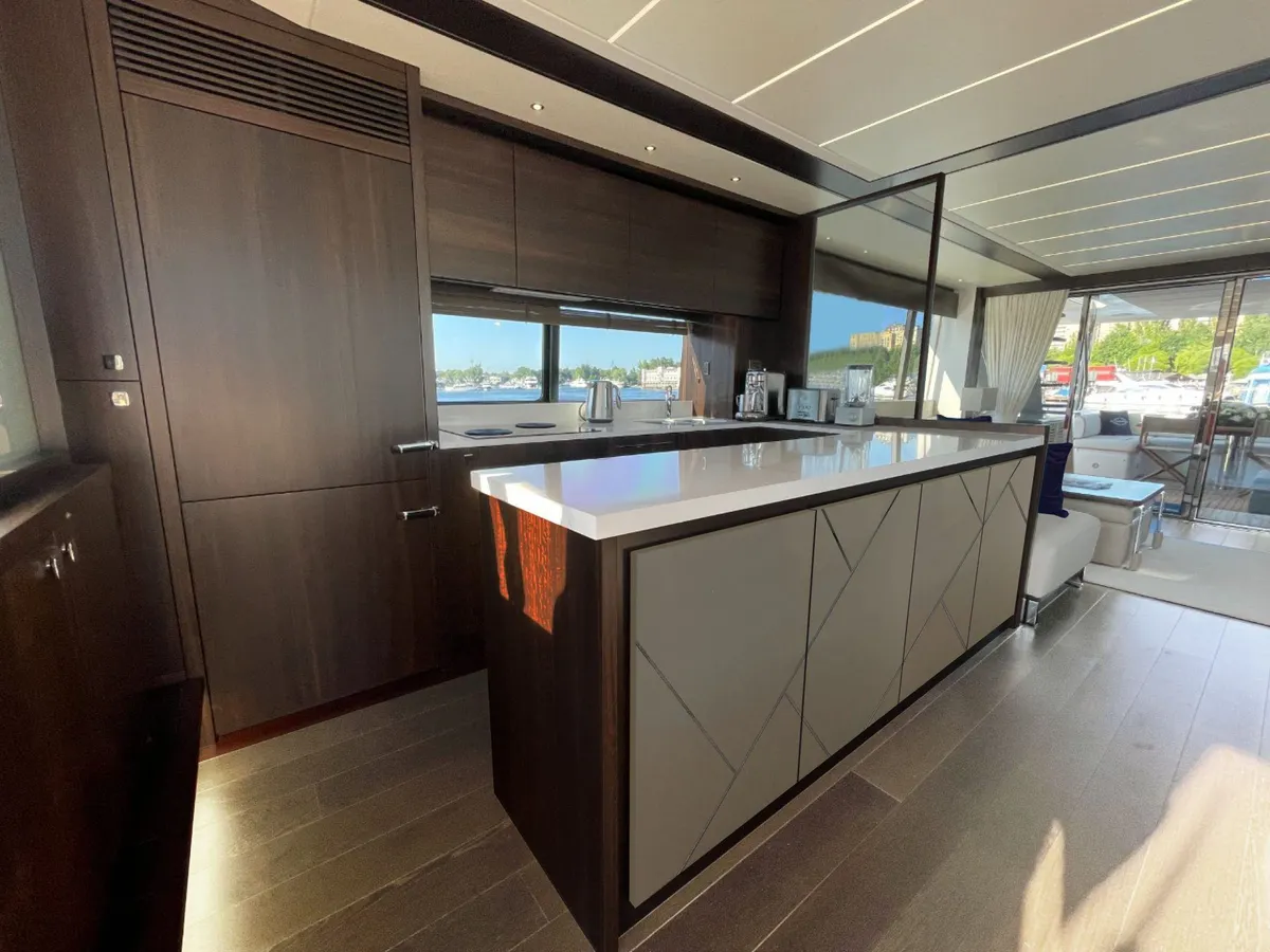Sunseeker 76 Yacht — Exterior photo 10