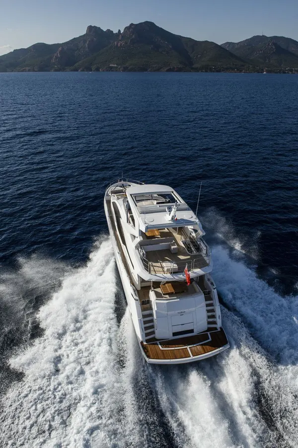 Sunseeker 76 Yacht — Exterior photo 7