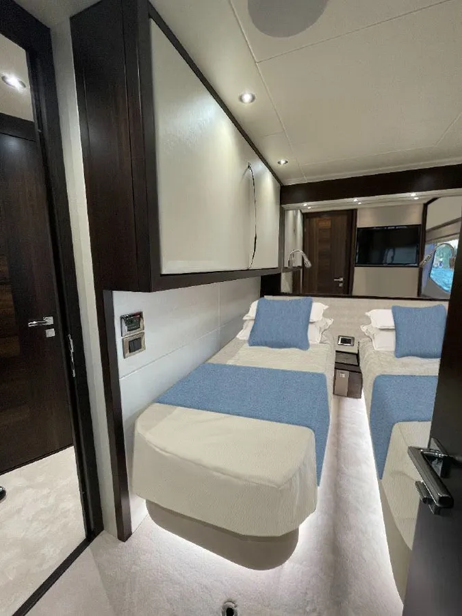 Sunseeker 76 Yacht — Interior photo 1