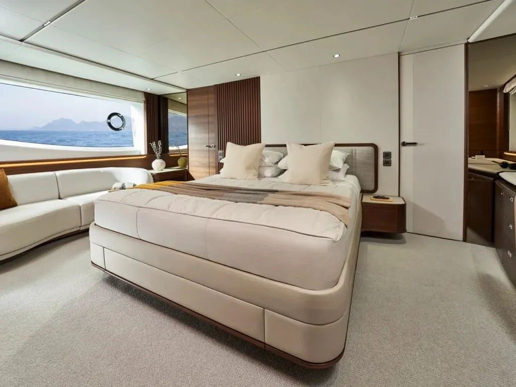 Princess Y80 — Exterior photo 21