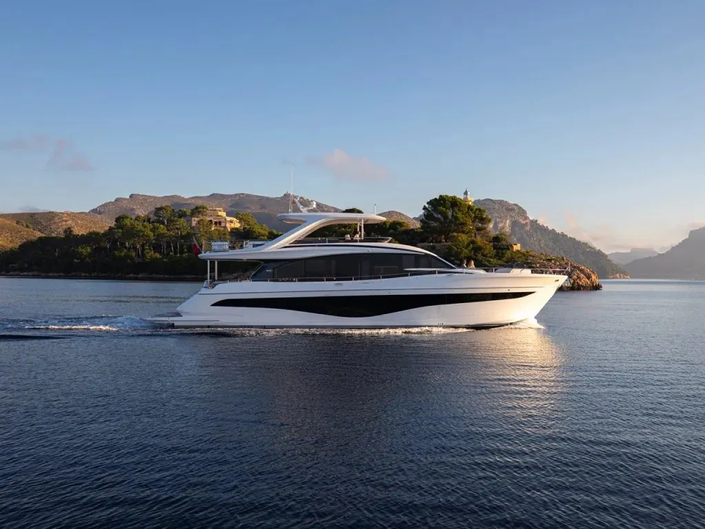 Princess Y80 — Exterior photo 4
