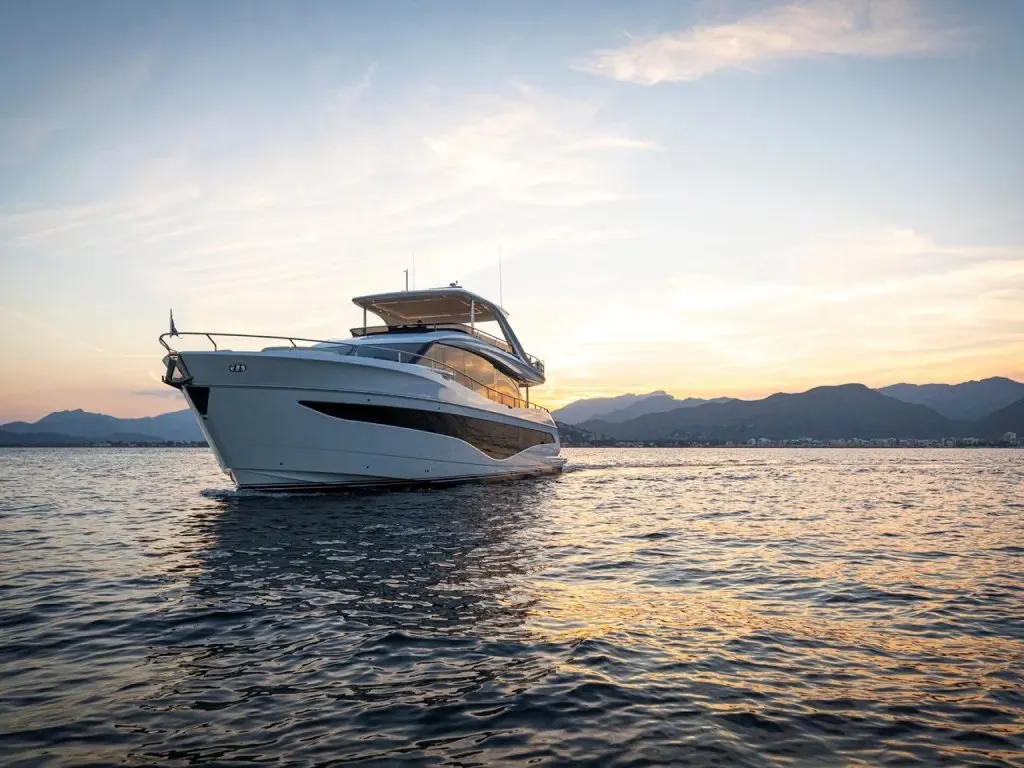 Princess Y80 — Exterior photo 5