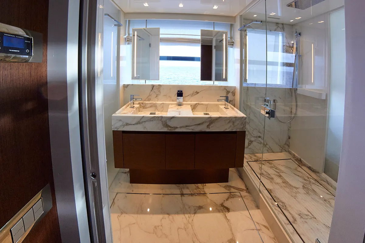 Sanlorenzo SL102A — Interior photo 3