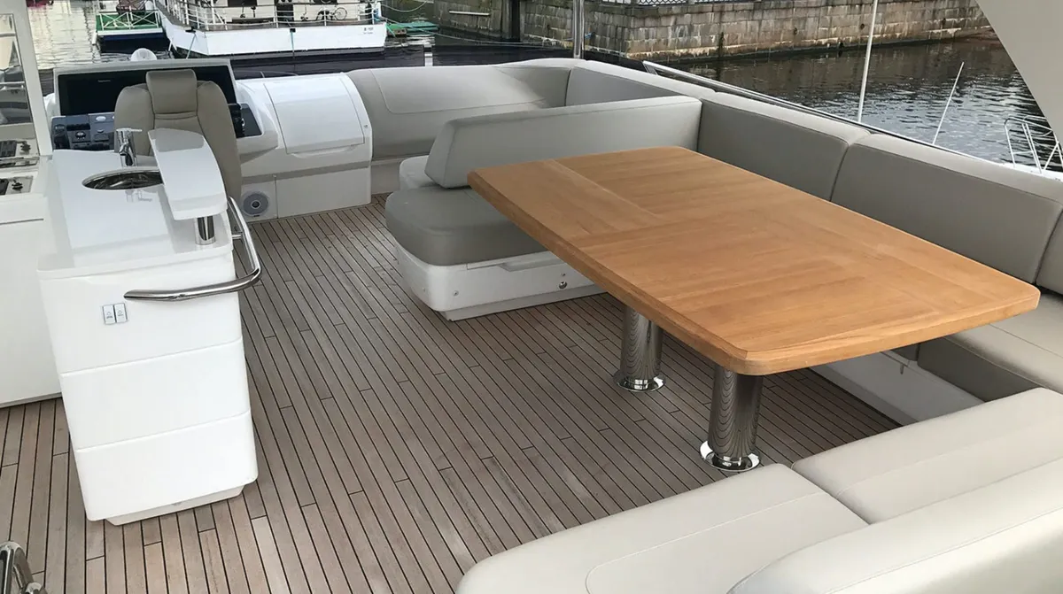 Princess F68 — Interior photo 11
