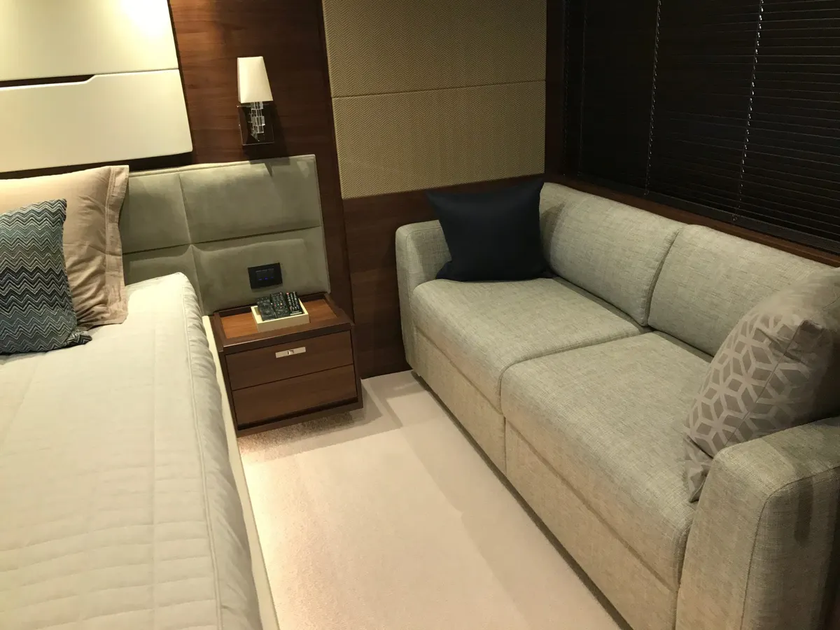 Princess F68 — Interior photo 3