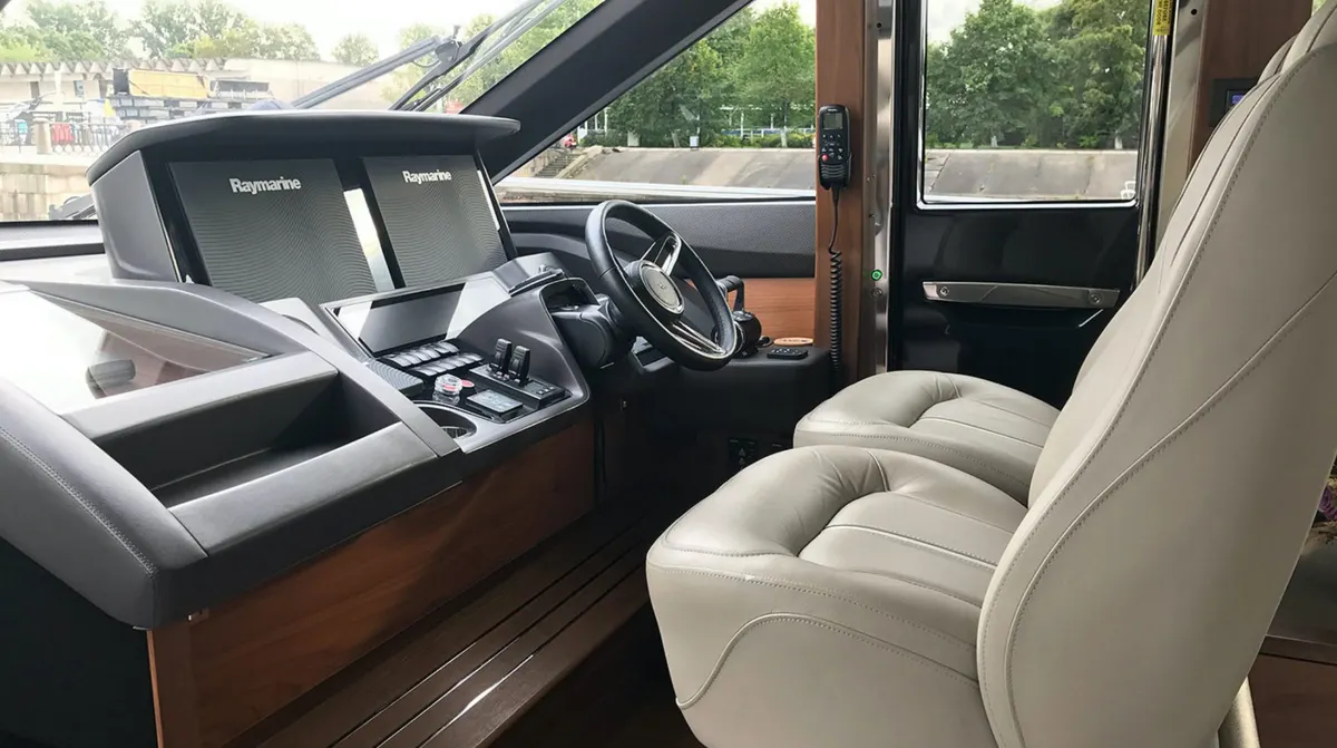 Princess F68 — Interior photo 8