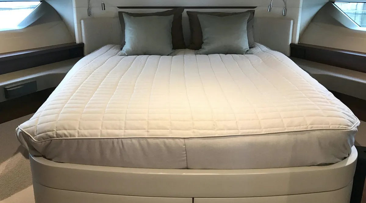 Princess F68 — Interior photo 9