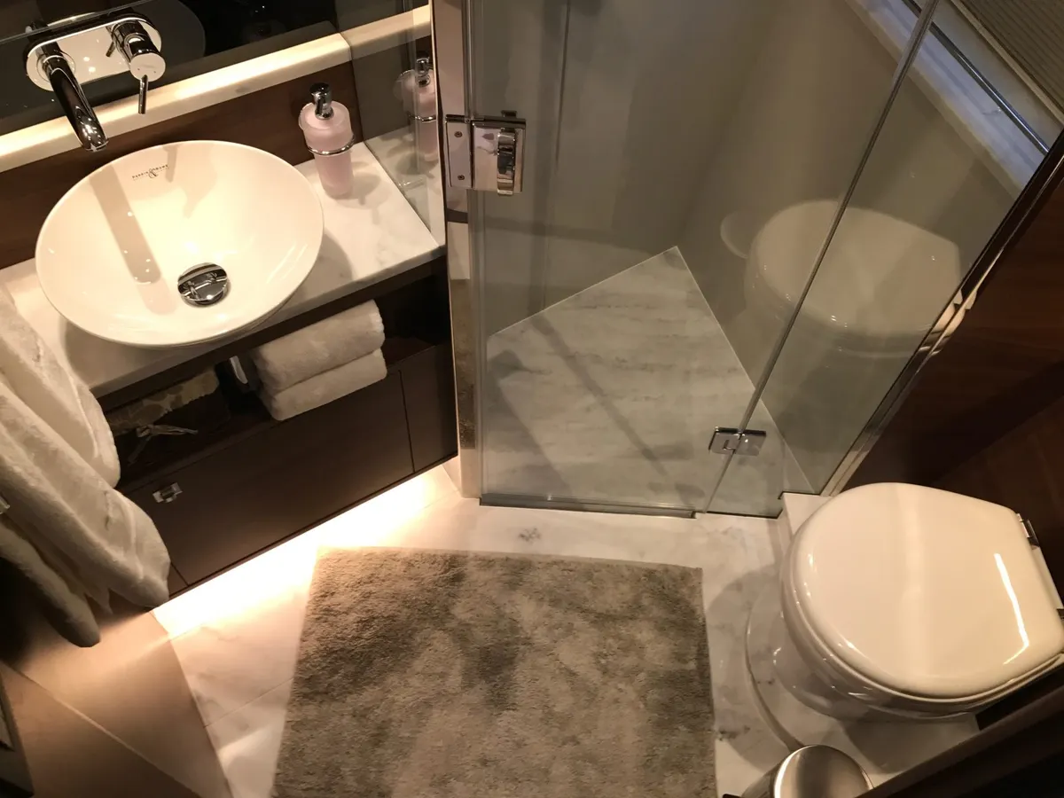 Princess F68 — Interior photo 10