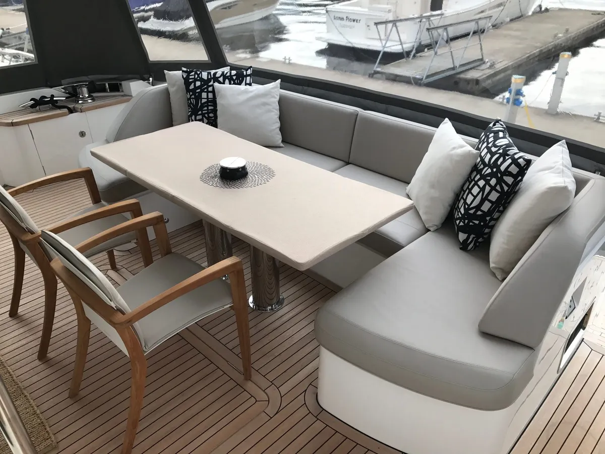 Princess F68 — Interior photo 15