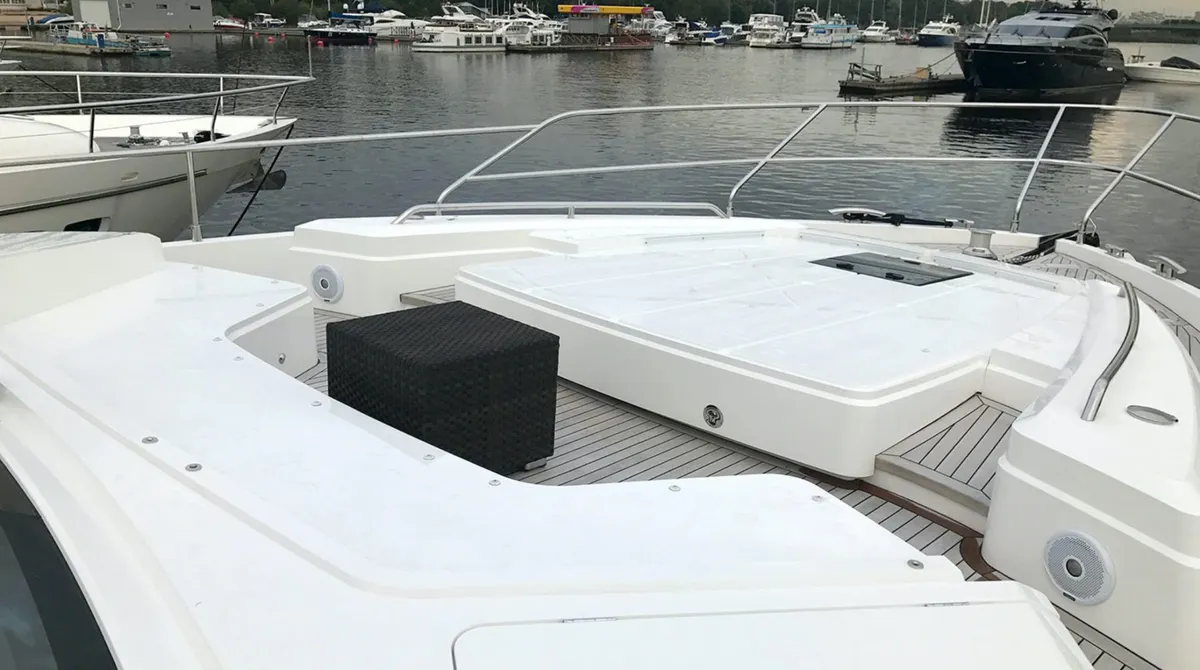 Princess F68 — Interior photo 16