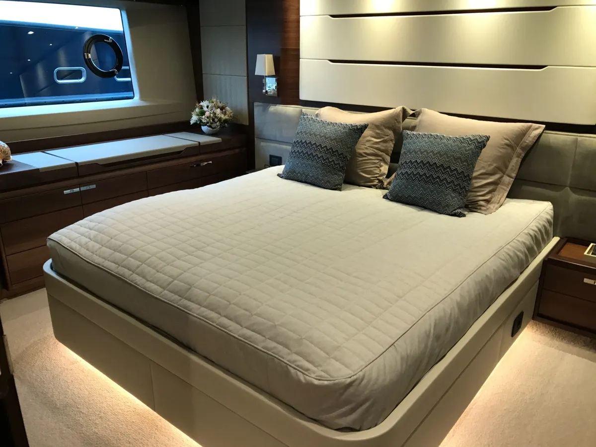 Princess F68 — Interior photo 2