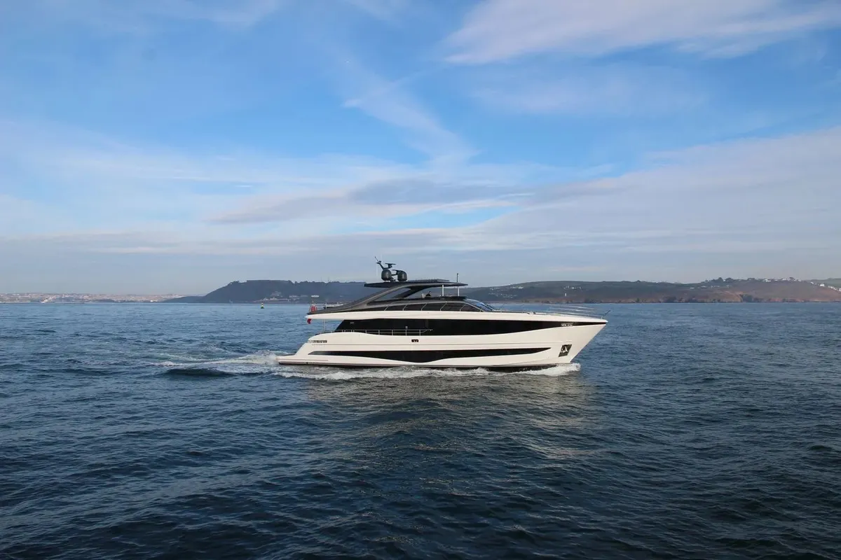 Princess Y95 — Exterior photo 2