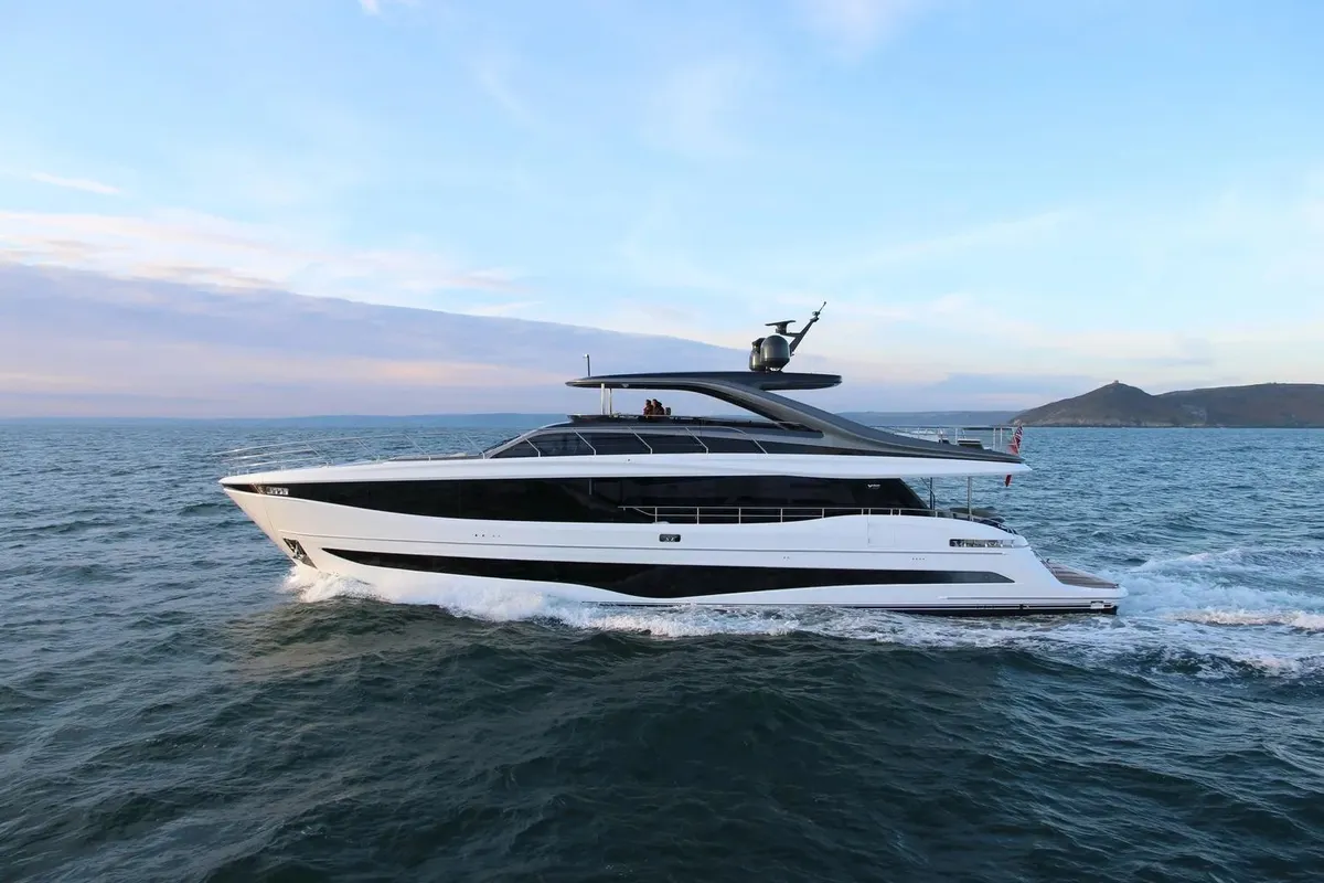 Princess Y95 — Exterior photo 5
