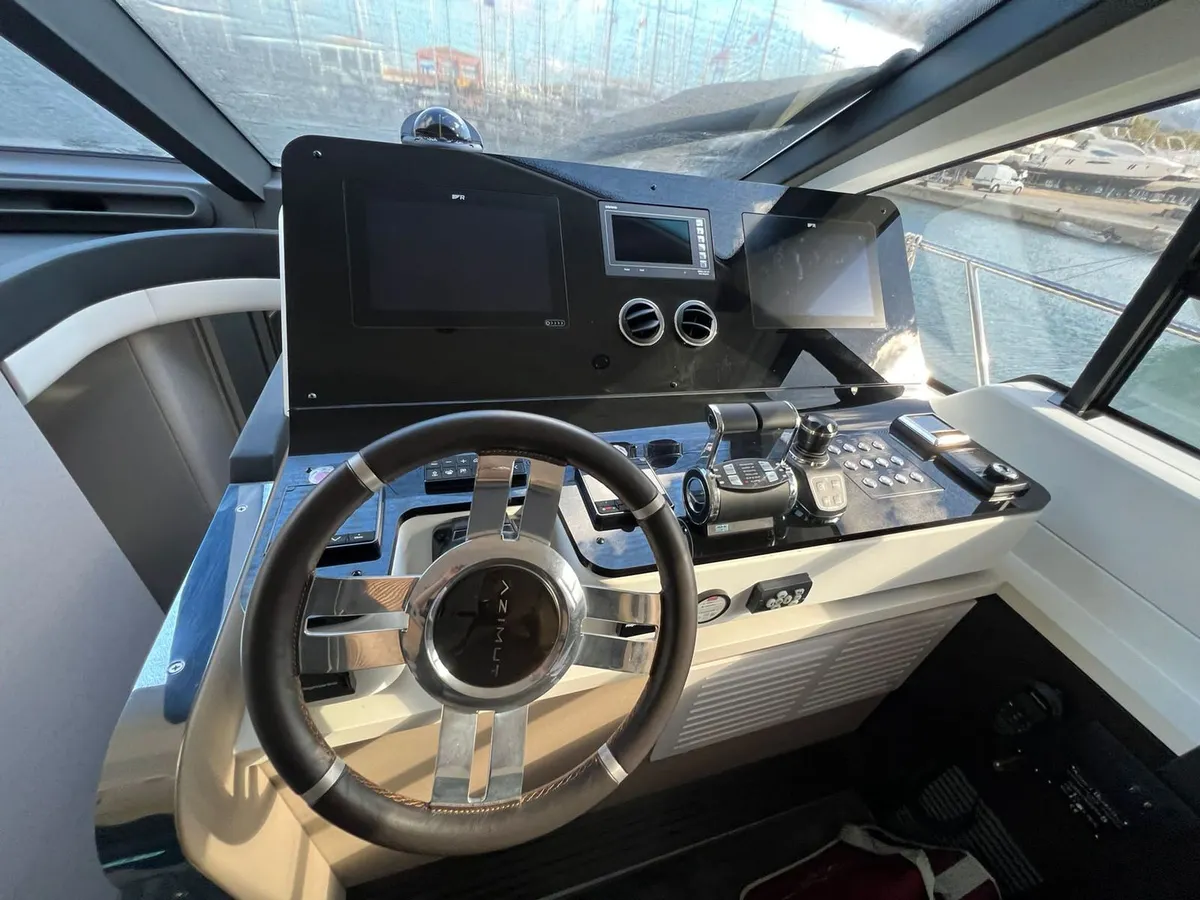Azimut 55 — Interior photo 6