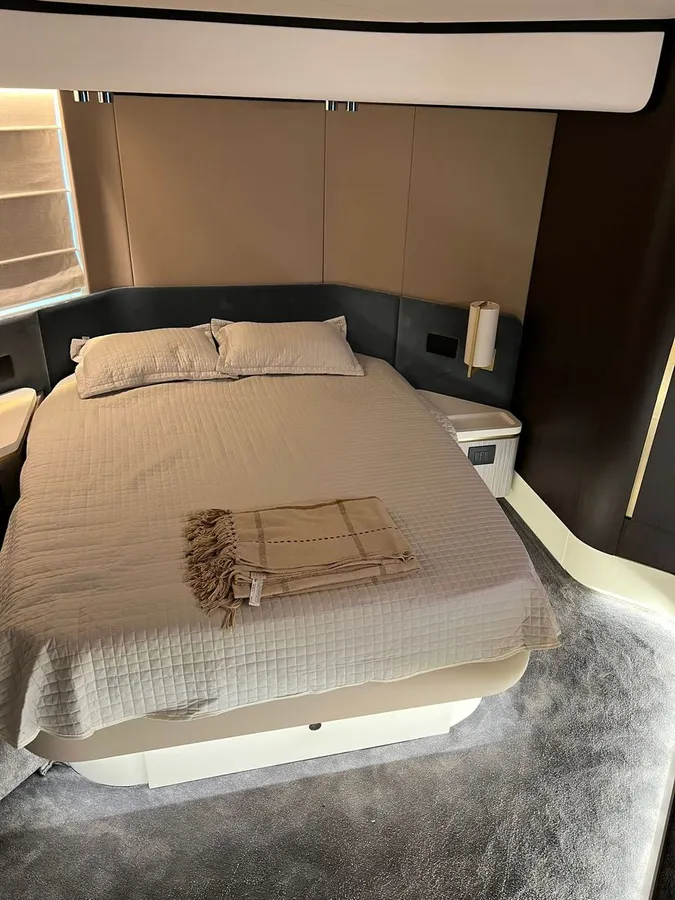 Azimut 55 — Interior photo 11