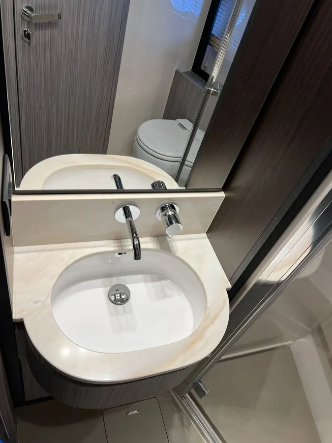 Azimut 55 — Interior photo 13