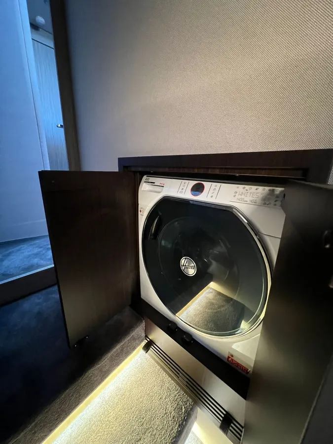 Azimut 55 — Interior photo 14