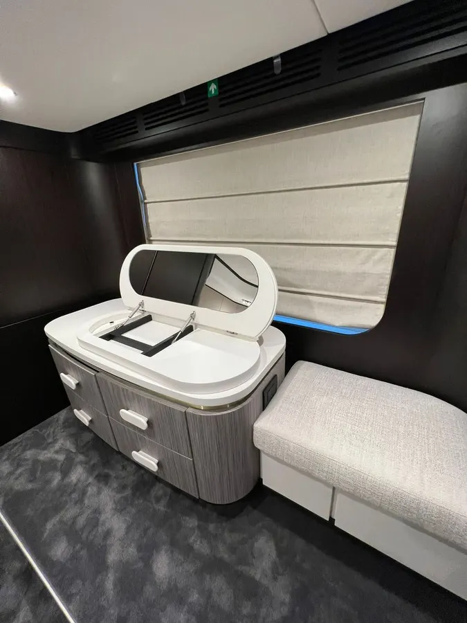 Azimut 55 — Interior photo 19