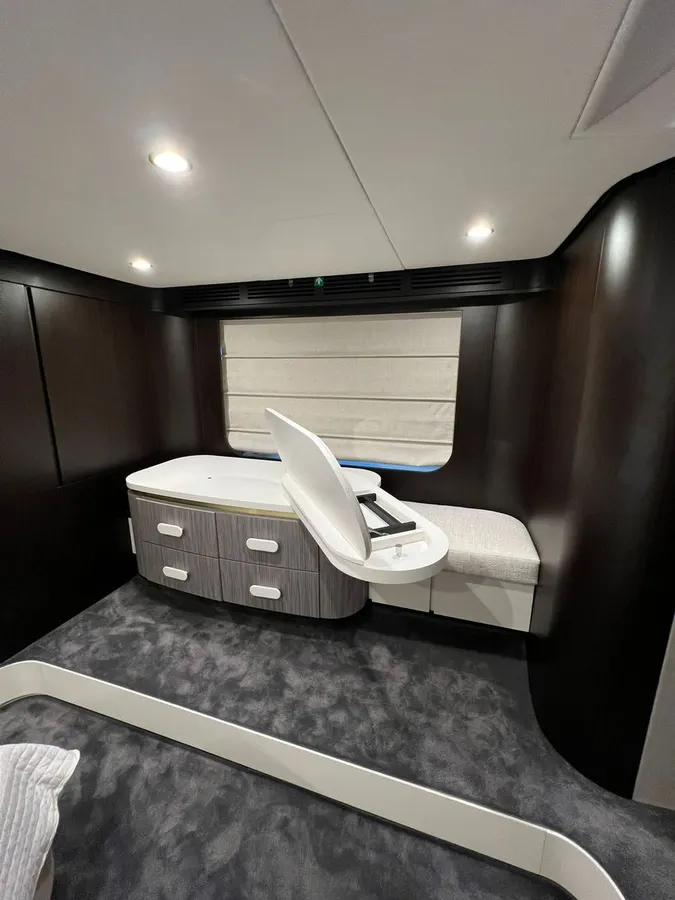 Azimut 55 — Interior photo 21