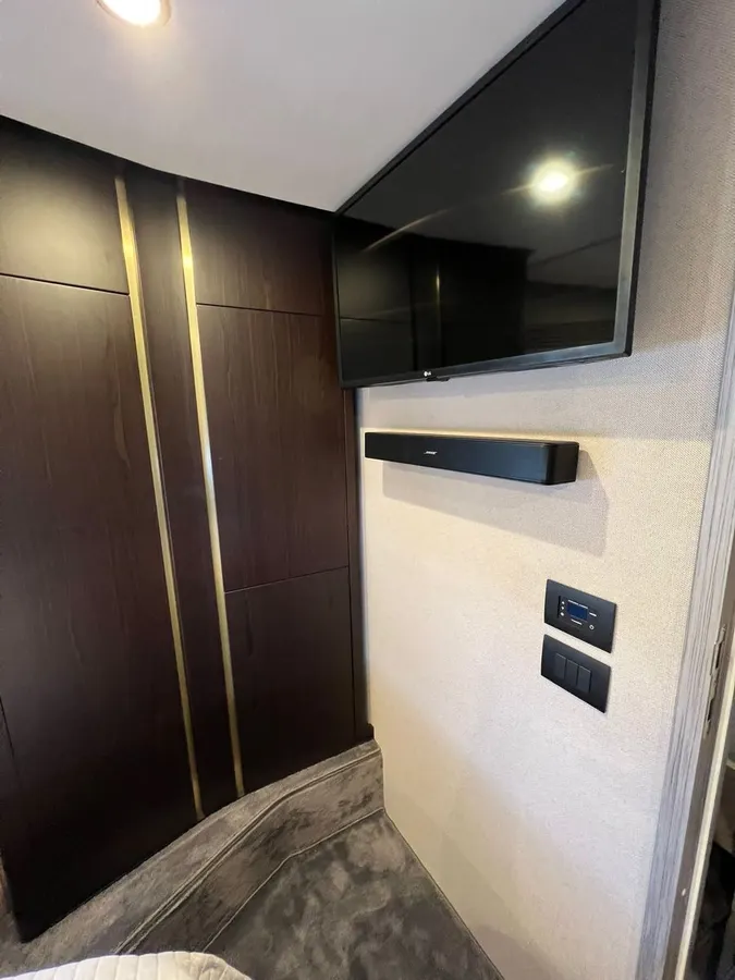 Azimut 55 — Interior photo 22