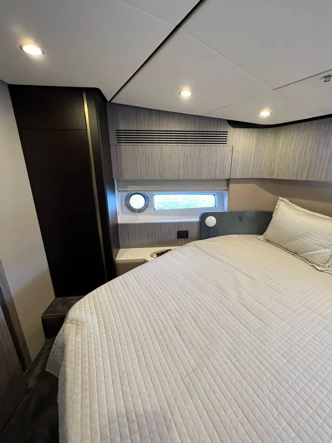 Azimut 55 — Interior photo 23
