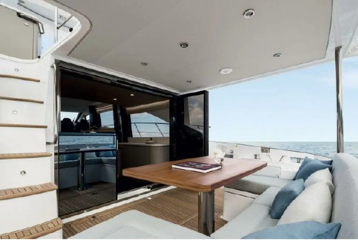 Azimut 55 — Exterior photo 3
