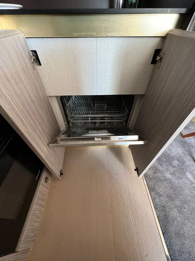 Azimut 55 — Interior photo 29