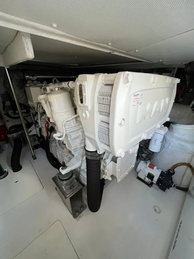 Azimut 55 — Interior photo 30