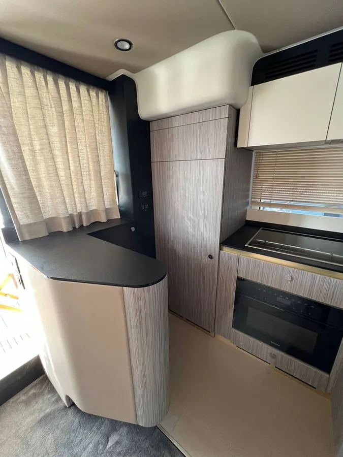Azimut 55 — Interior photo 1