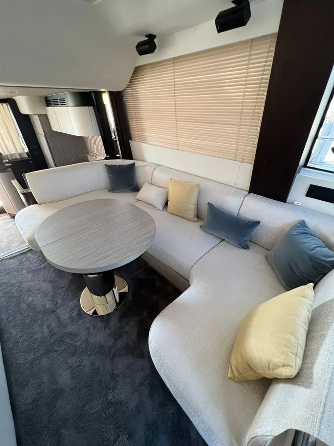 Azimut 55 — Interior photo 3